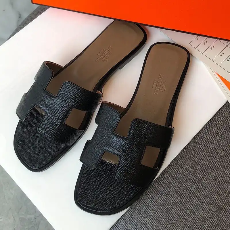 Affordable Hermes Oran Slides Women Grain Calfskin In Black 0128