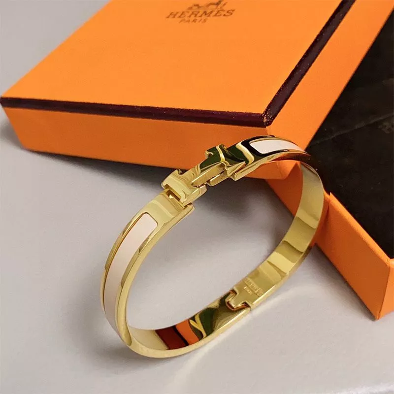 Affordable Hermes Narrow Clic H Bracelet Gold Hardare In White 0117