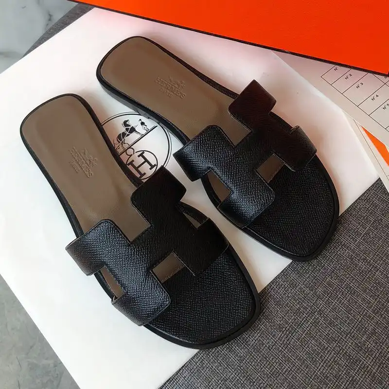 Affordable Hermes Oran Slides Women Grain Calfskin In Black 0128